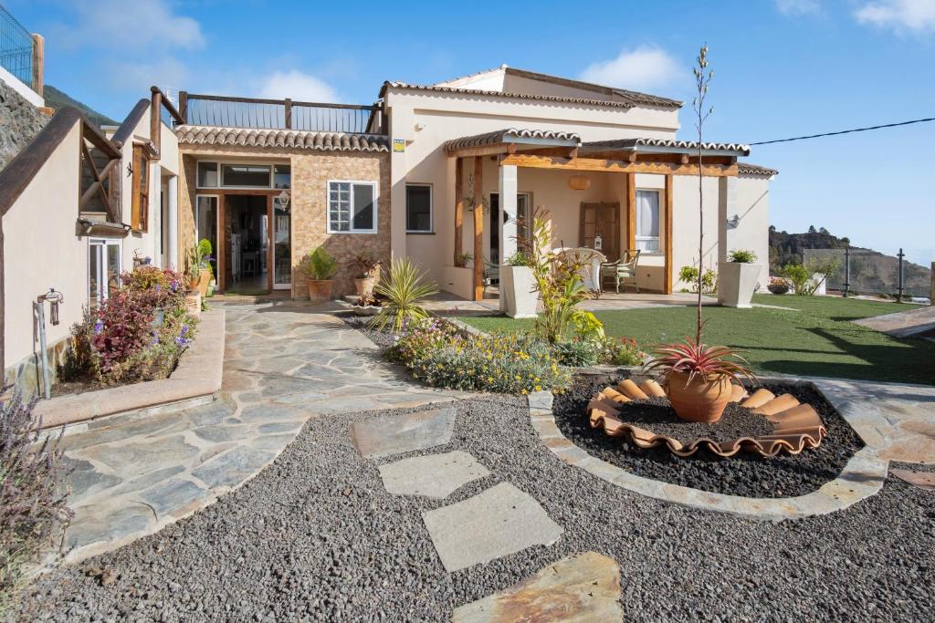 a house with a fire pit in the front yard at Las Golondrinas in Jedey