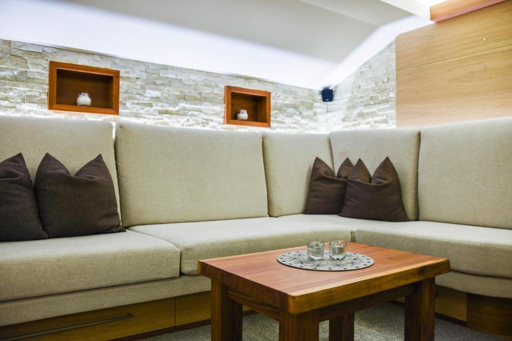 a living room with a couch and a table at Apt Hetti - Haus Kostner in Santa Cristina Gherdëina