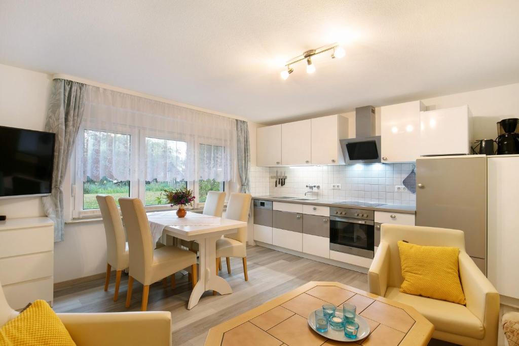 a kitchen and living room with a table and chairs at Ferienwohnung Shaun in Blankenburg