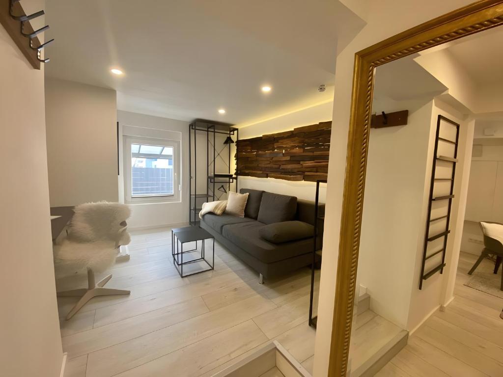 a living room with a couch and a mirror at Ferienwohnung Nele in Plettenberg