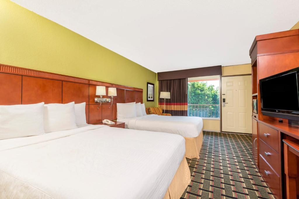 Days Inn by Wyndham Knoxville East - Habitación Con 2 Camas Grandes - No Fumadores