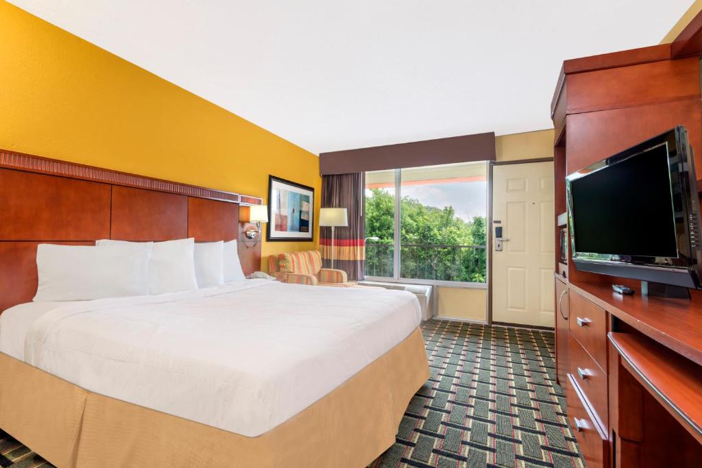 Days Inn by Wyndham Knoxville East - Zimmer Mit Kingsize-Bett – Nichtraucher
