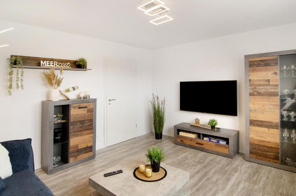a living room with a flat screen tv on a wall at Ferienwohnung City in Emden