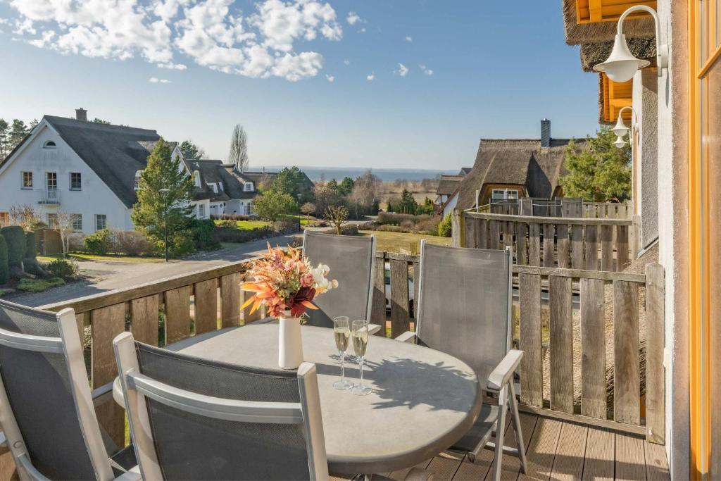 a patio with a table and chairs on a balcony at Ferienwohnung Fisch in Loddin
