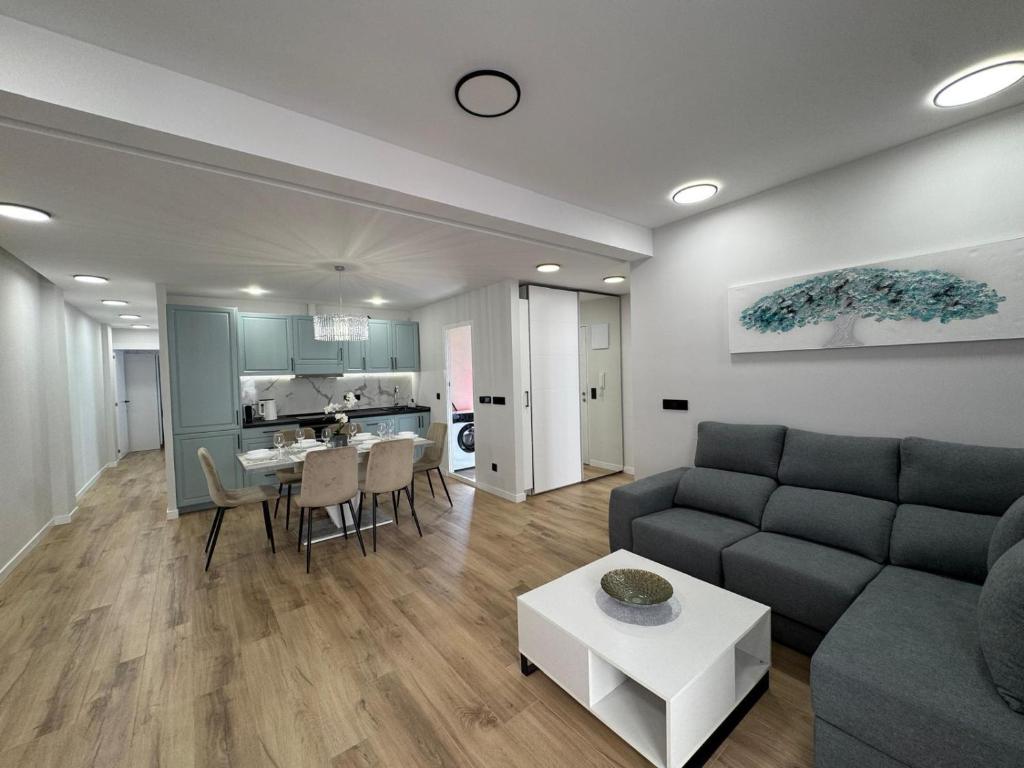 Family Luxury 3BR Flat - Del Cura Beach - Sea View