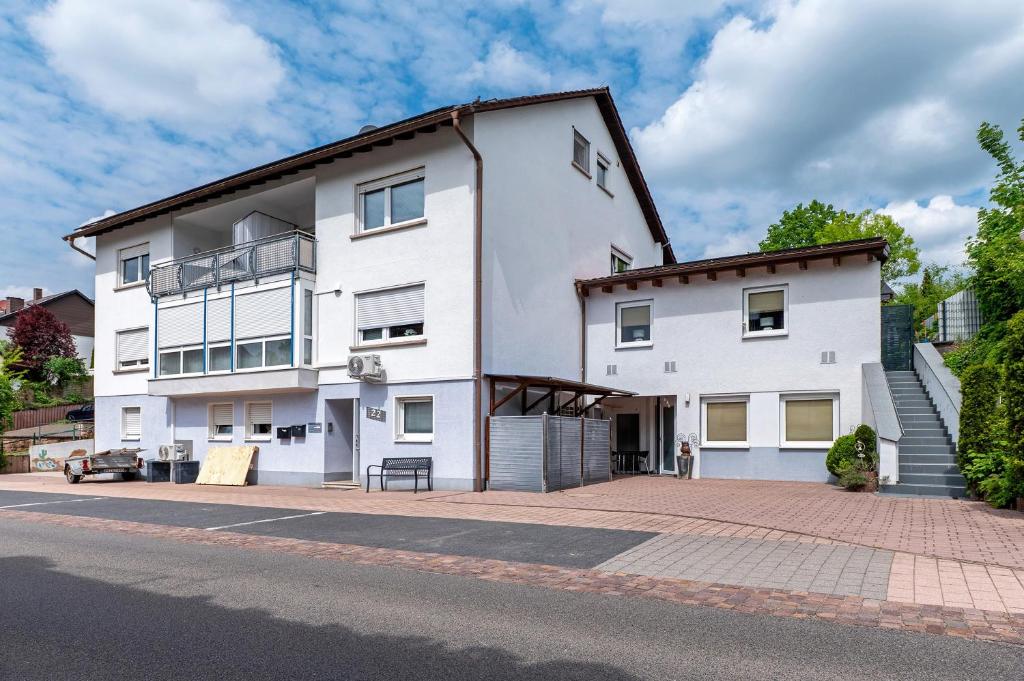 a white building on the side of a street at Ferienwohnungen Golsong in Thaleischweiler-Fröschen