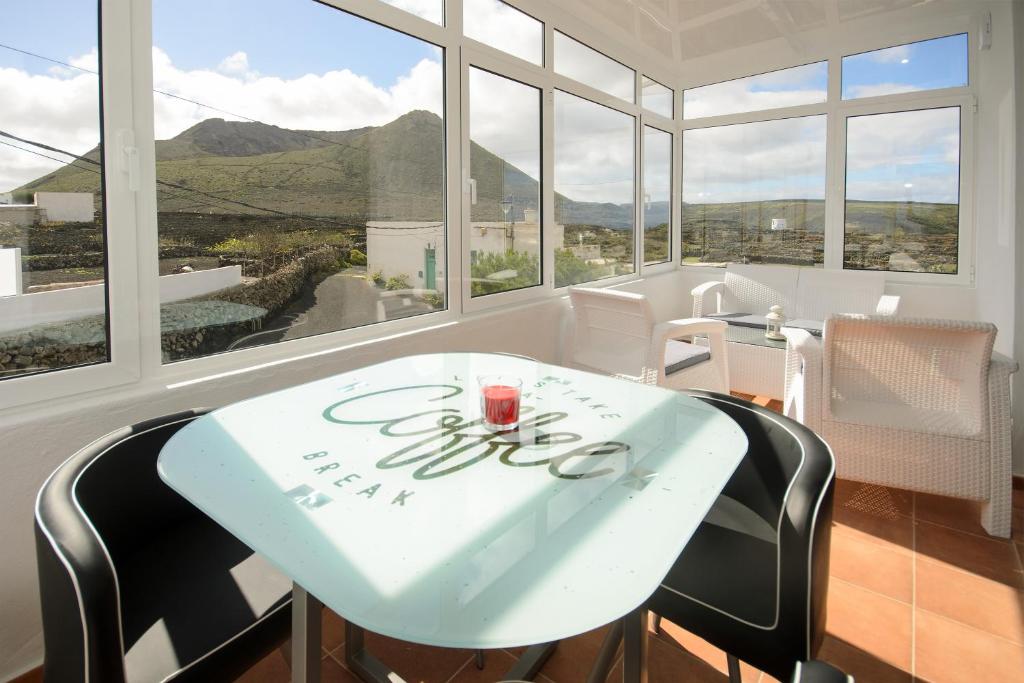 a dining room with a table with a drink on it at Apartamento Ye in Haría
