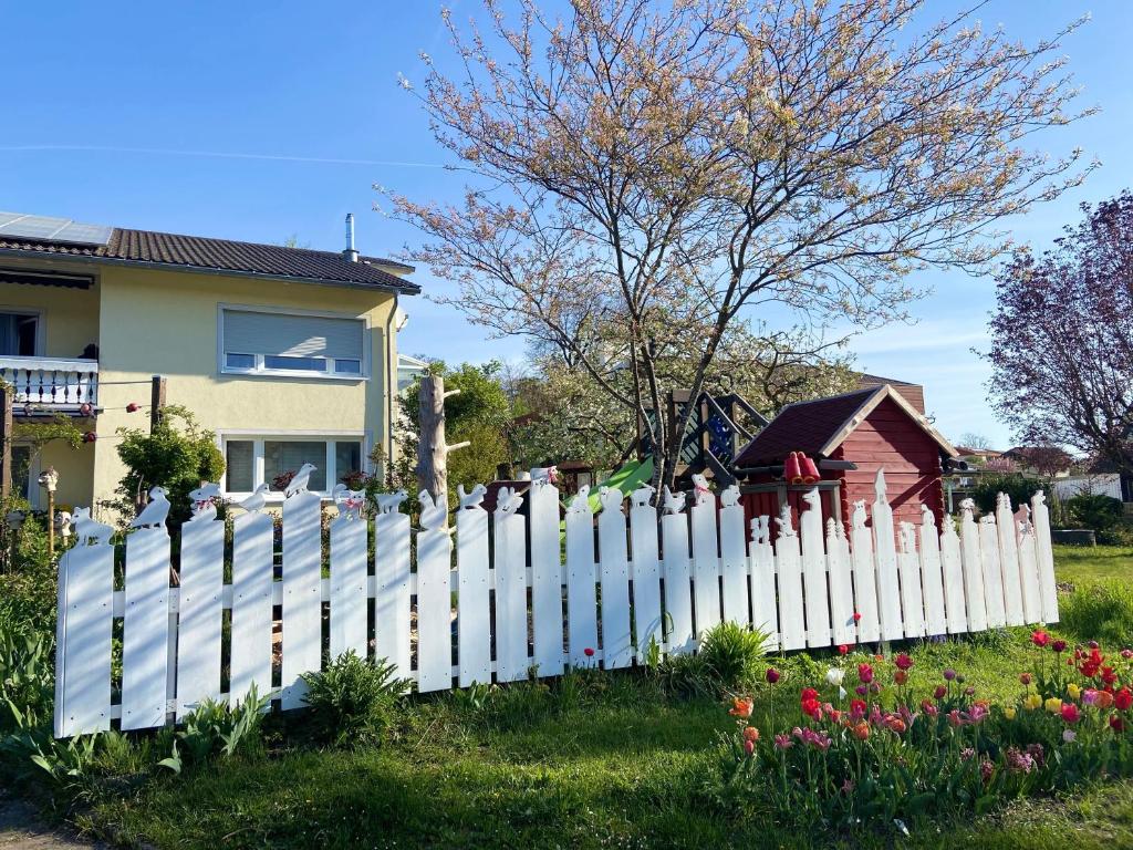 a white picket fence in front of a house at Haus Zeller in Klettgau