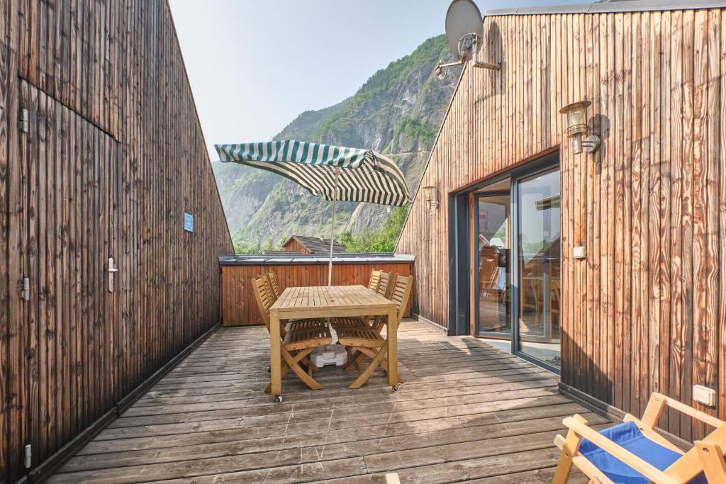 Kalnų panorama iš apartamentų arba bendras kalnų vaizdas