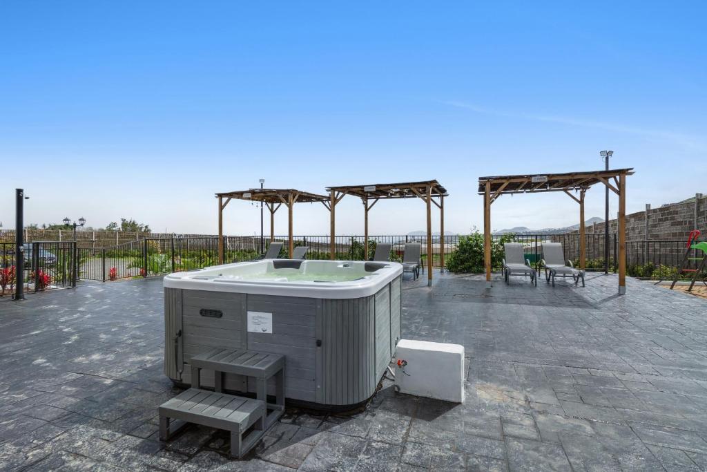 a hot tub sitting on top of a patio at Hacienda Los Adejo in Moya