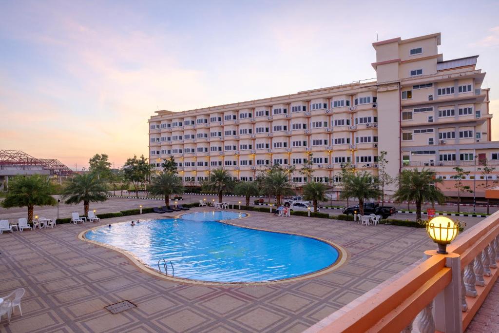 Bazén v ubytování Siamgrand Hotel nebo v jeho okolí