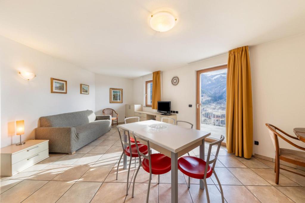 a living room with a table and chairs at Apartment Litegosa - Casa Alma in Tesero