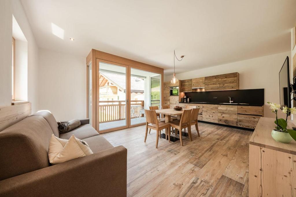 a living room with a couch and a table at Natur Suite Edelweisshof App Heidi in Chiusa