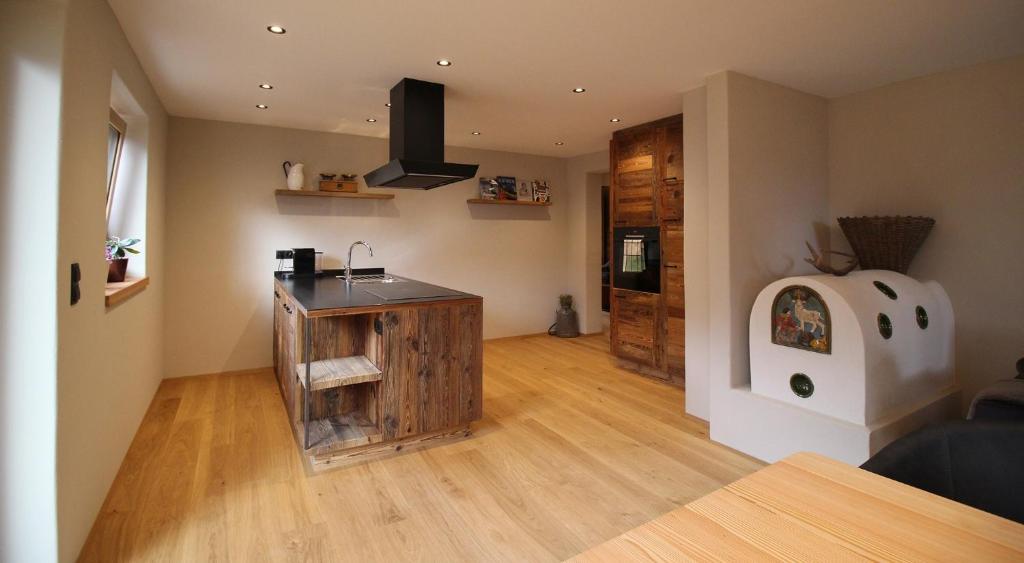 a living room with a kitchen with a counter top at Bergchalet Prantach in San Martino