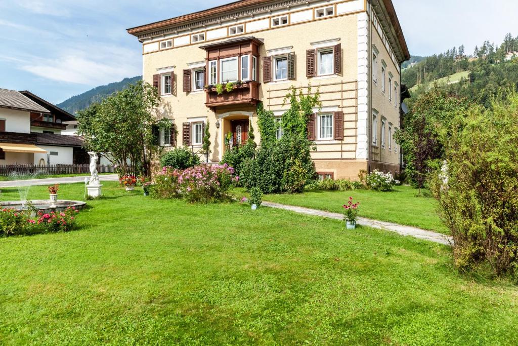 a large house with a green lawn in front of it at Apartment Villa Stumm in Stumm