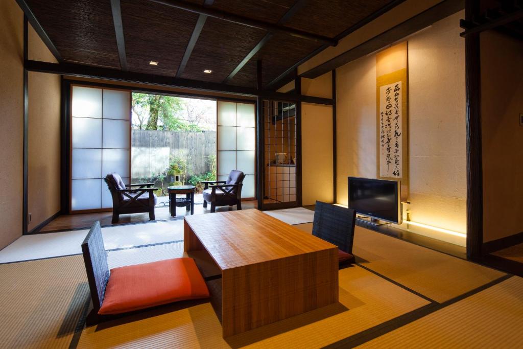 Matsuzakaya Honten Booking}