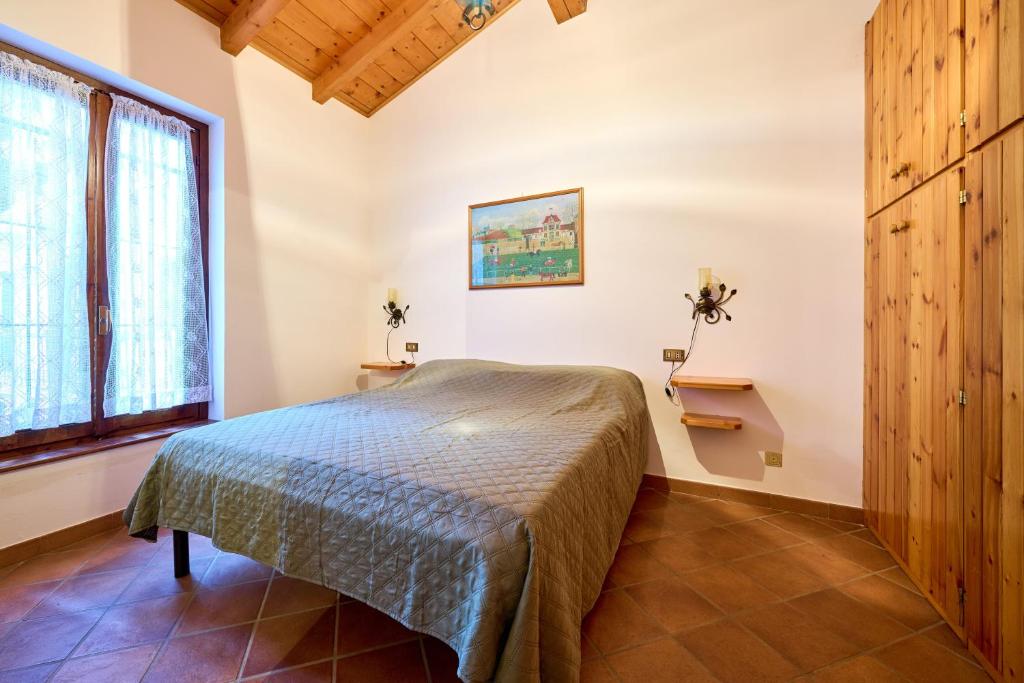 a bedroom with a bed and a window at Casa Bruna - 100m dal Lago Maggiore in  Monvalle 