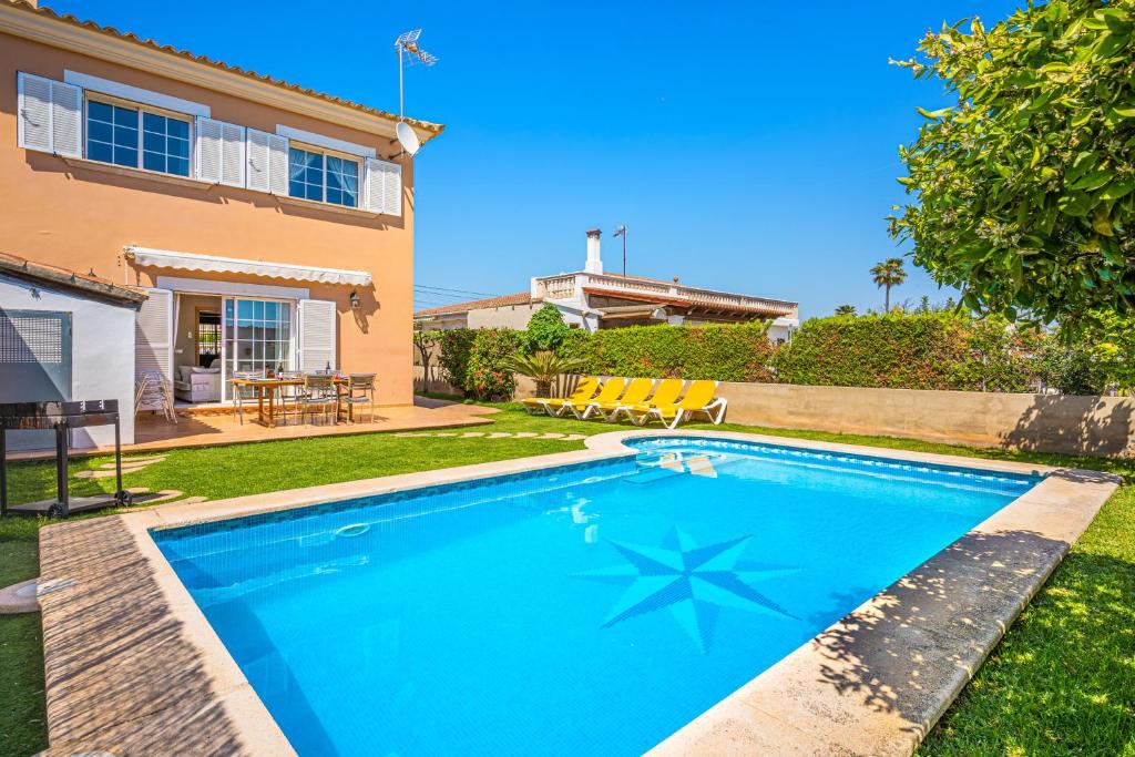 a swimming pool in the yard of a house at Casa las Bahias in Llucmajor
