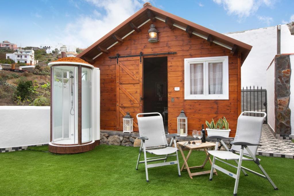 a small wooden cabin with chairs and a table at los diablitos 4 in San Juan de la Rambla
