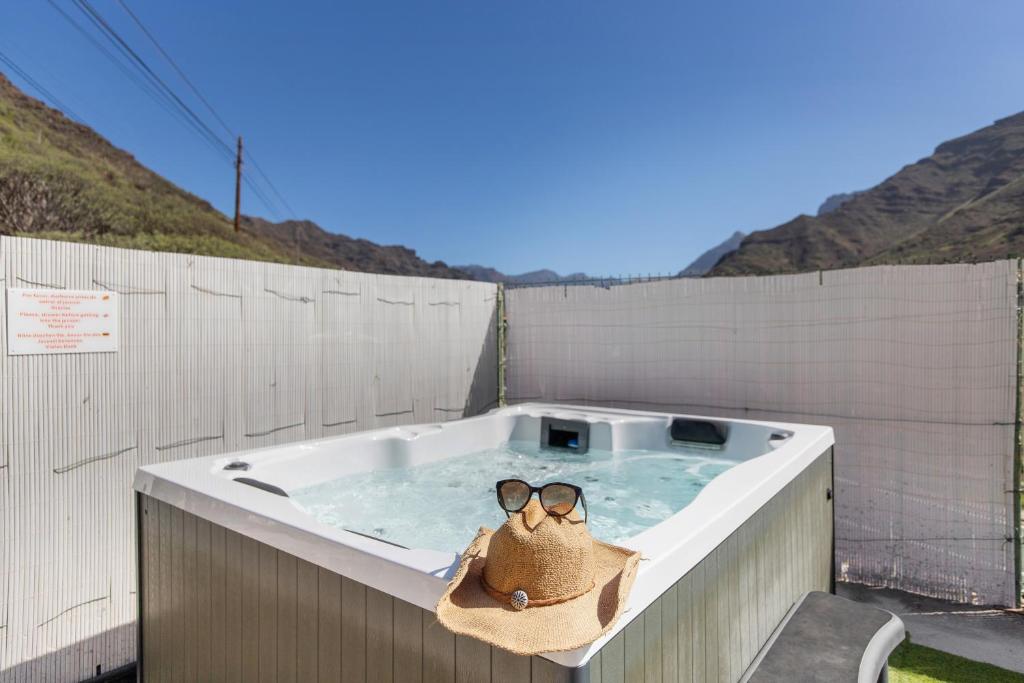 a hot tub with a pair of sunglasses in it at Vista Valle in Mogán
