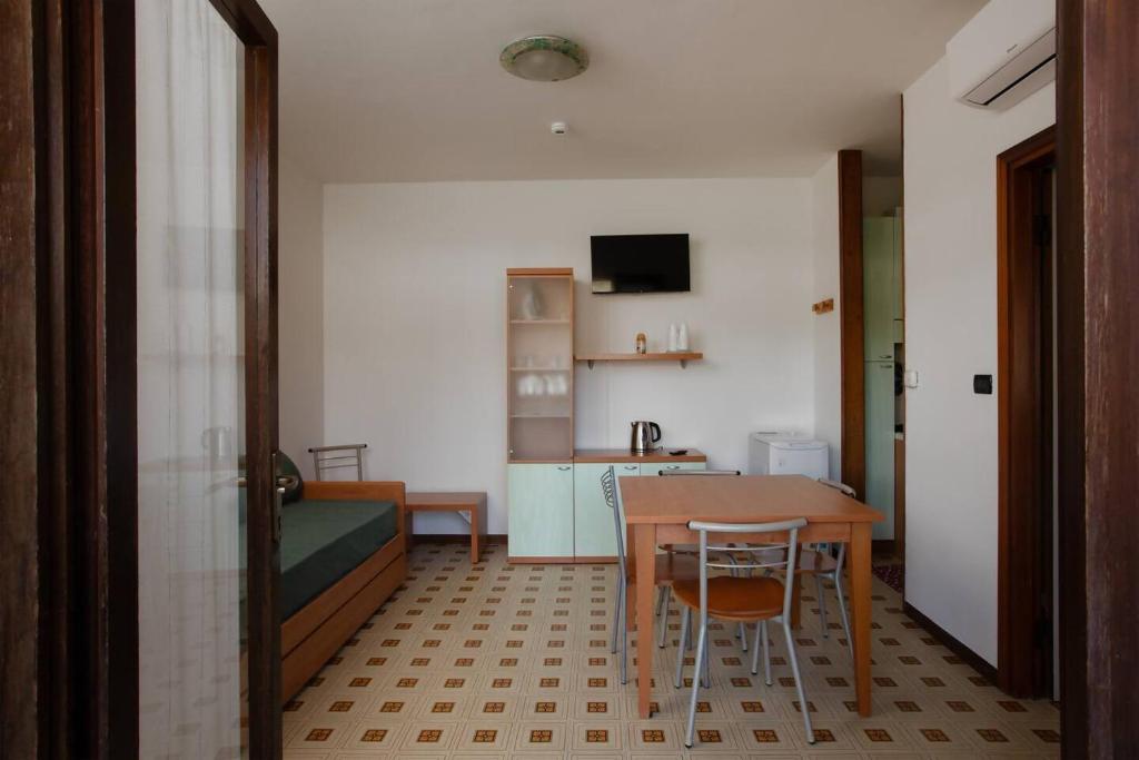 APT Garda Lake Sirmione con Piscina - FREE PARKING