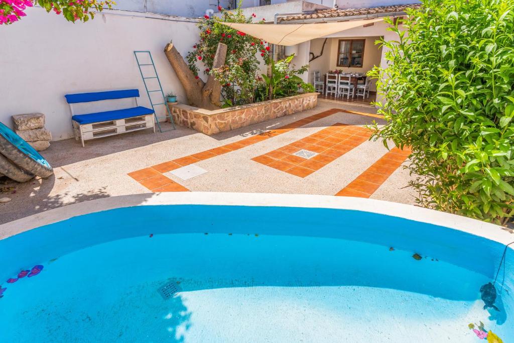 an overhead view of a swimming pool in a backyard at Ca Sa Cristeta de Sescola in Sa Pobla