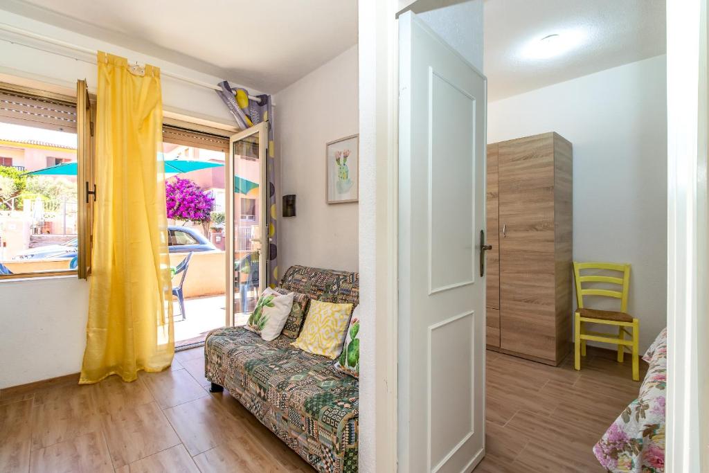 a living room with a couch and a table at Sea Shell Isola Rossa in Isola Rossa