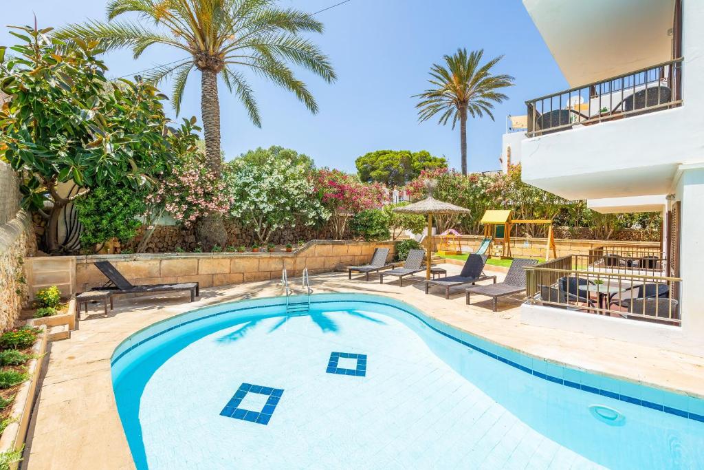 a swimming pool in the backyard of a house at Gran Sol Family 6 in Felanitx