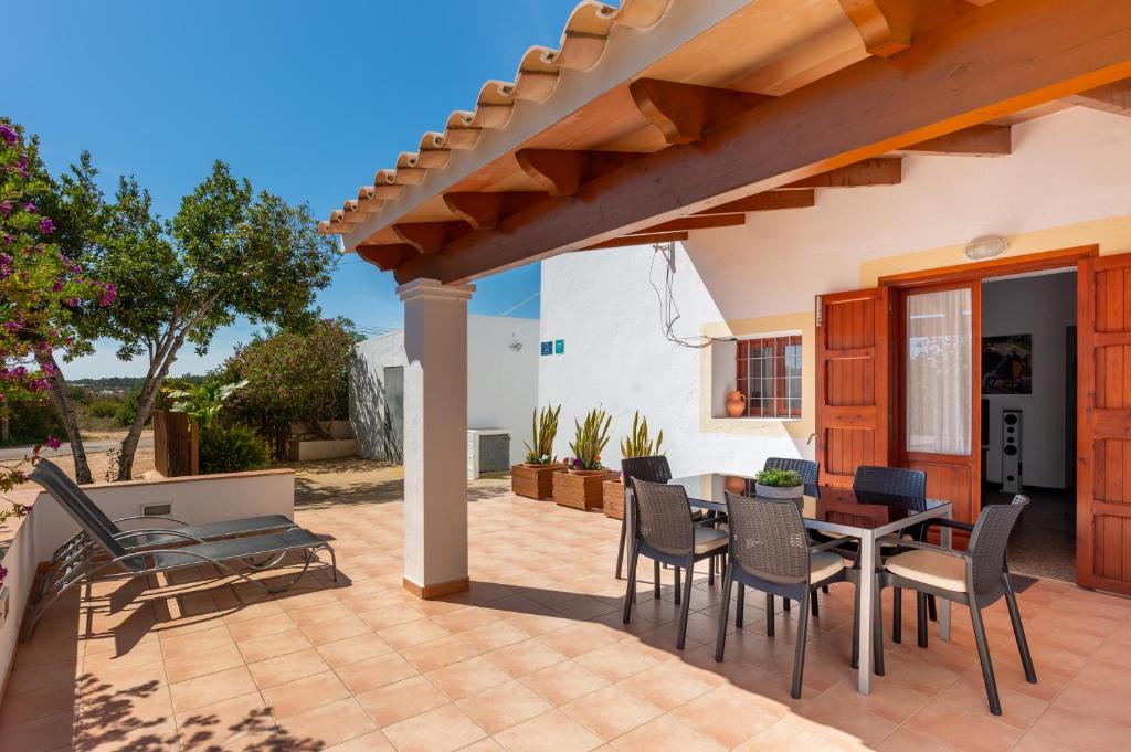 a patio with a table and chairs on a patio at Ca Ses Celleres in La Mola