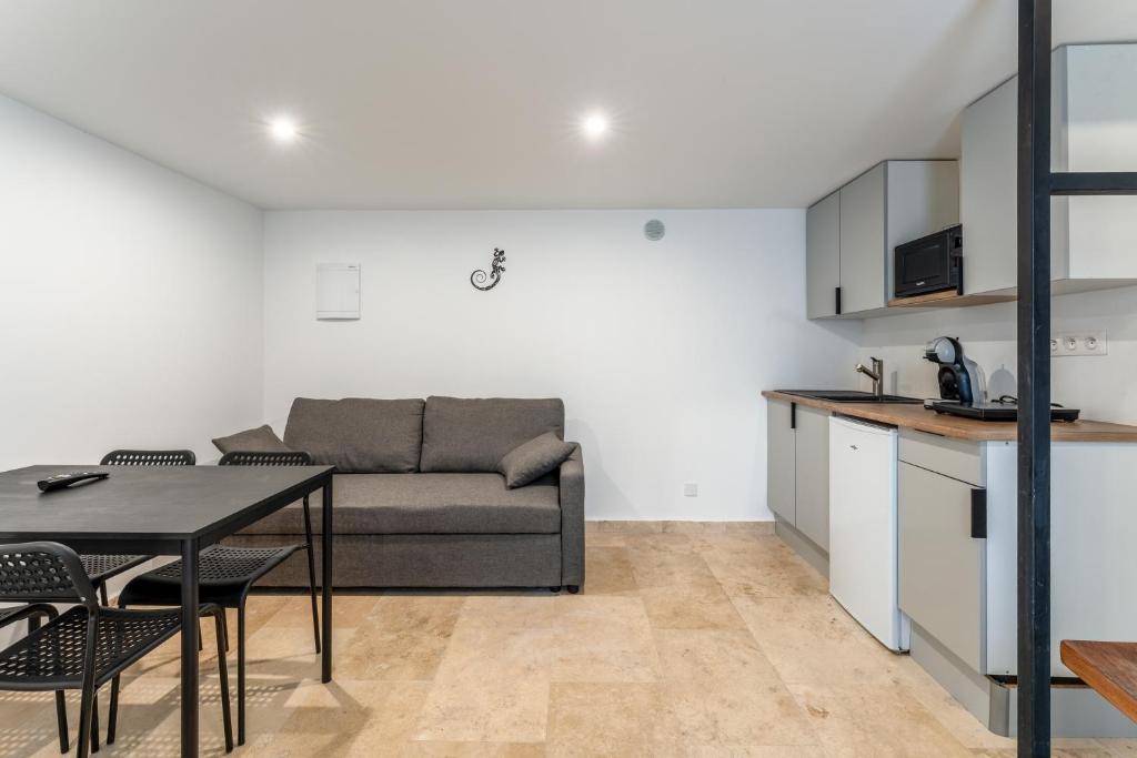 a living room with a couch and a table at Canto Cigalo Duplex 12 in Robion en Luberon