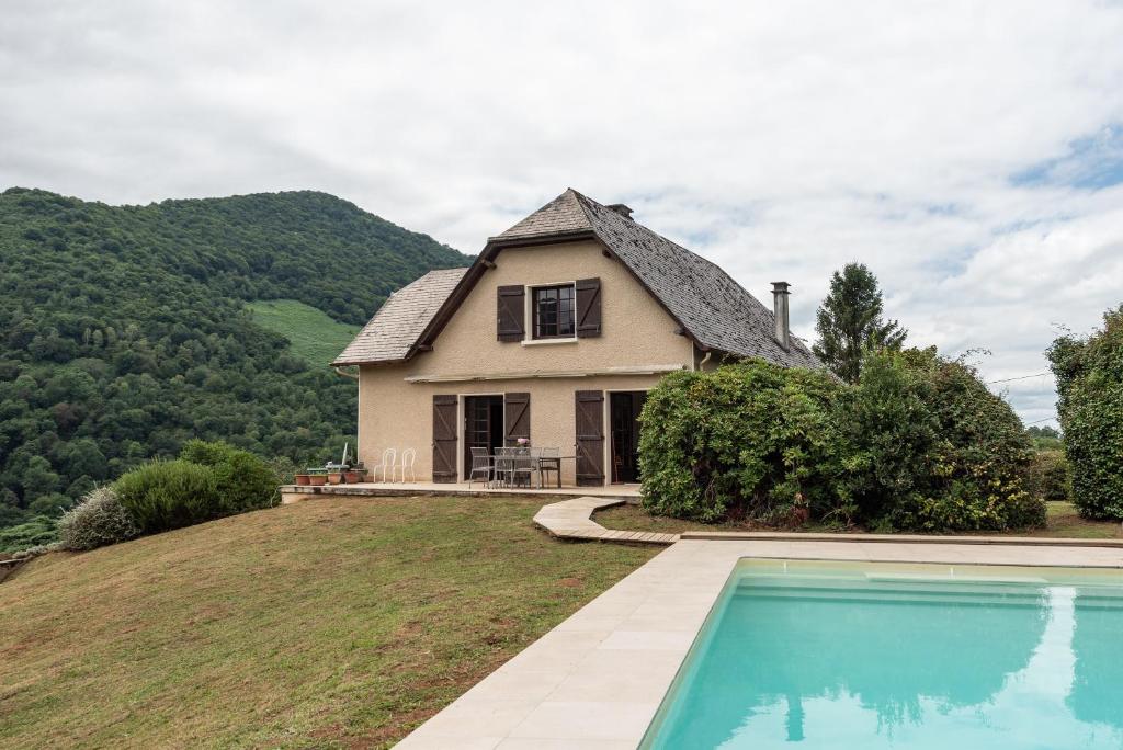 a house with a swimming pool in front of it at Villa Delb in Arthez-dʼAsson