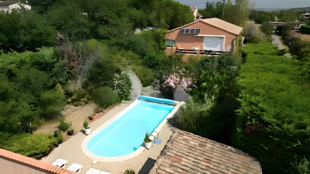 an aerial view of a house with a swimming pool at Gite La Roseraie in Ruoms
