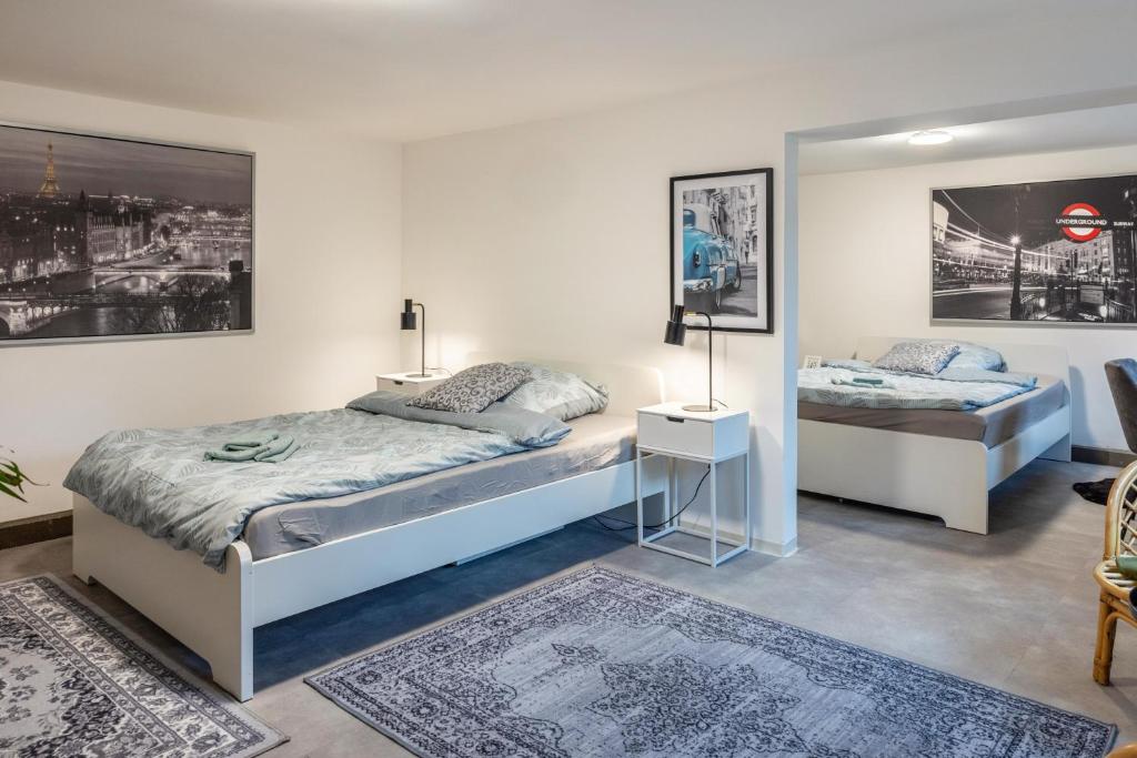 a bedroom with two beds and a mirror at Gemütliche Unterkunft mit Terrasse in Quickborn