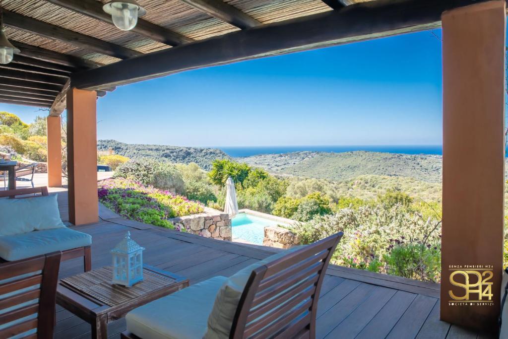 a patio with a view of the ocean at Fantastica Villa con piscina e vista mare in Alghero