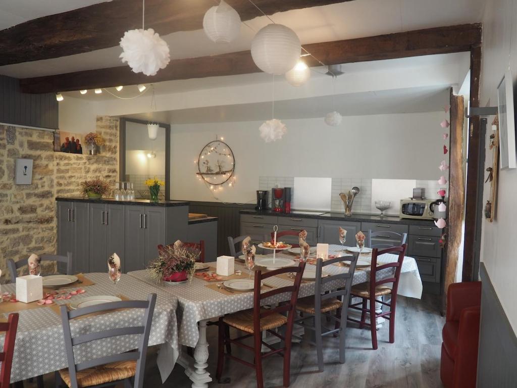 a kitchen and dining room with a table and chairs at T'nature à Château Chalon in Château-Chalon
