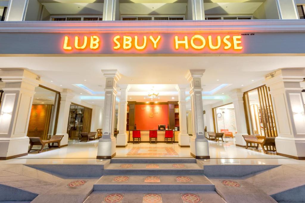 a hotel lobby with a jugbubu bulwer house at Lub Sbuy House Hotel - SHA in Phuket