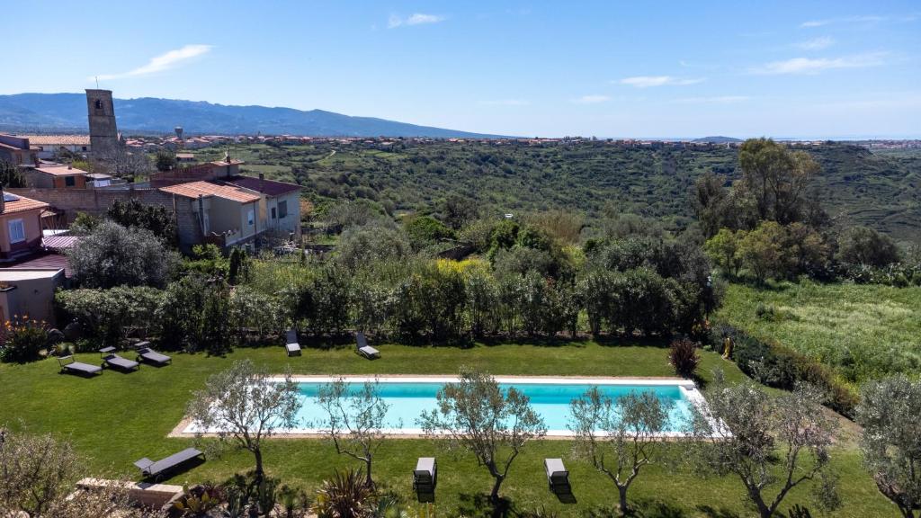 an aerial view of a villa with a swimming pool at Suni Rural Relax in Suni