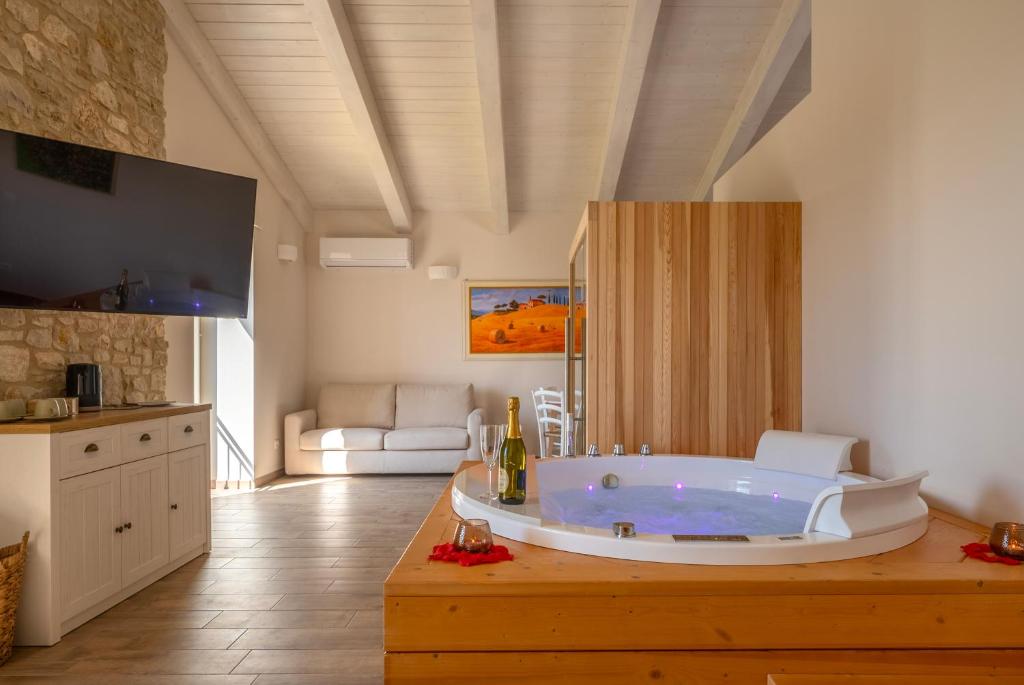 Valle in Fiore Suite - Private Jacuzzi & Sauna - ItalyWeGo