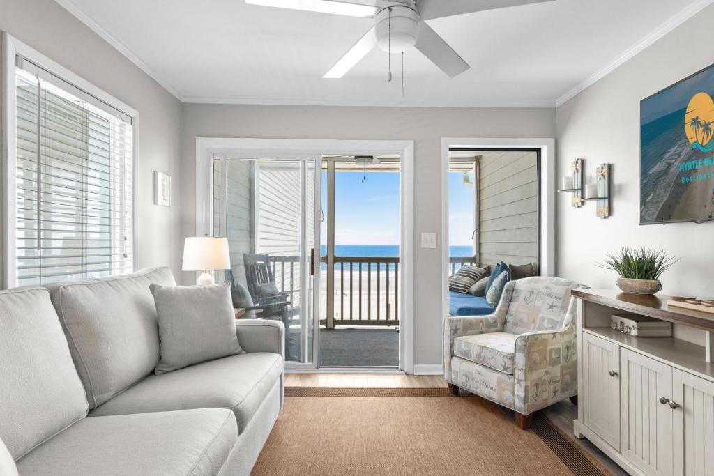 Pelican's Watch Cozy Oceanfront Unit 304