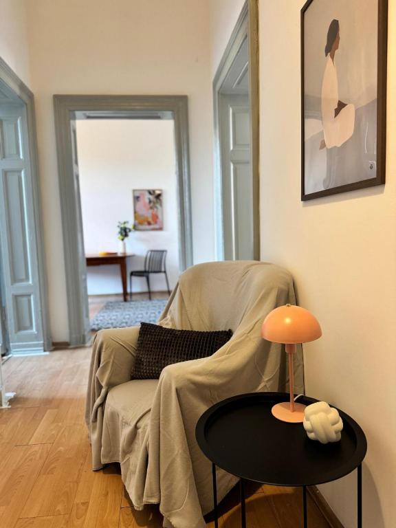a living room with a couch and a table at Apartament przy Kościele in Świdnica