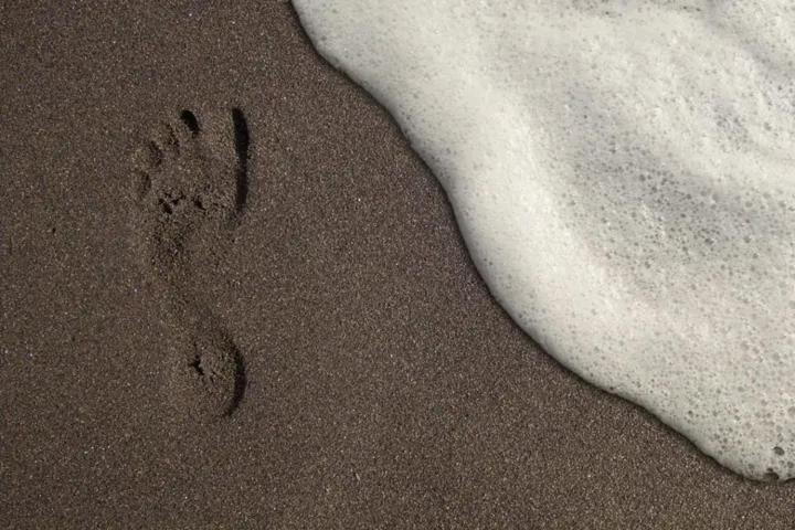 a close up of a persons footprints in the sand at Lago Azul 59 SEA VIEW LOS CANCAJOS in Los Cancajos