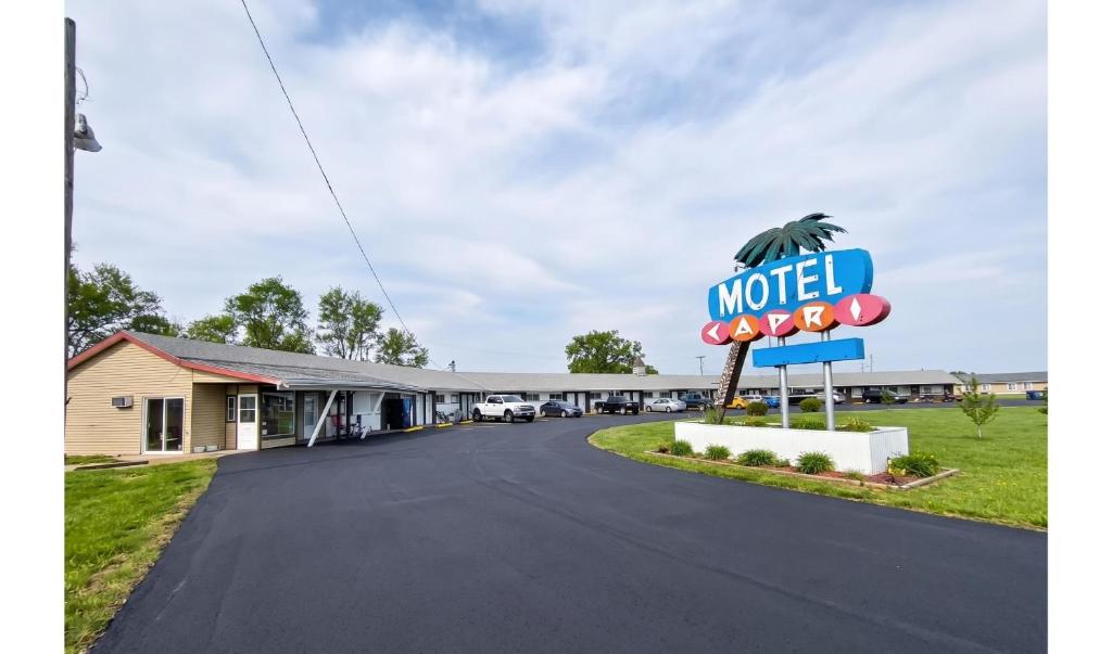 Capri Motel By OYO Elwood, Wathena