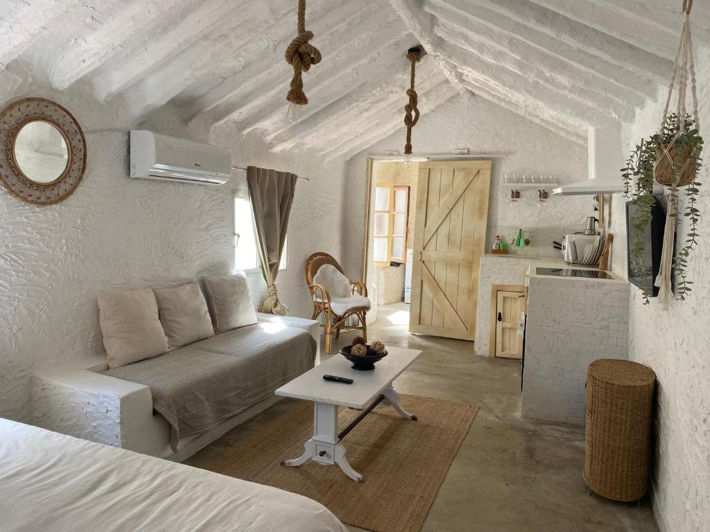 a white living room with a couch and a table at Estudio Aryas nest 2 in Mijas