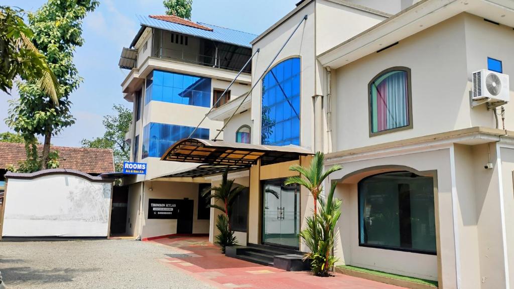 a rendering of the front of a house at Thomson Kylas Rooms in Ettumānūr