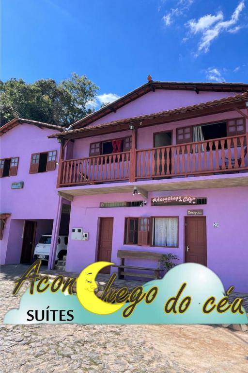 a pink house with the words acroco do care at Aconchego do céu in Conceição da Ibitipoca