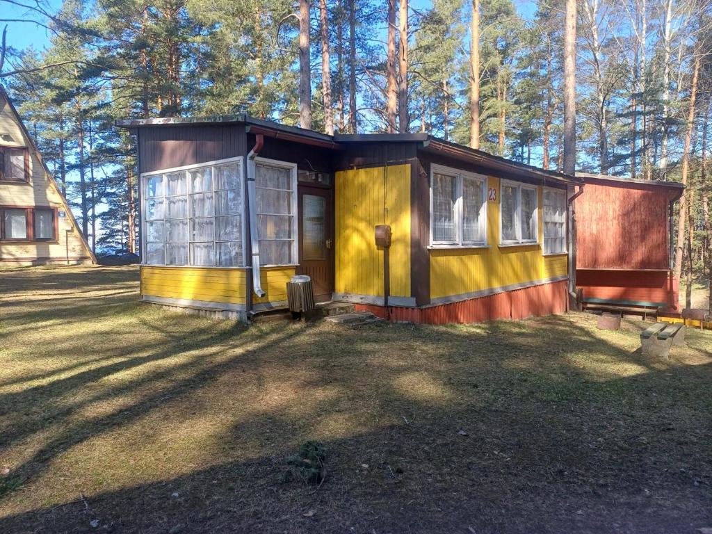 a small house in the middle of a forest at Vasaras mājiņa pie Rāznas ezera Nr 23 in Ragi