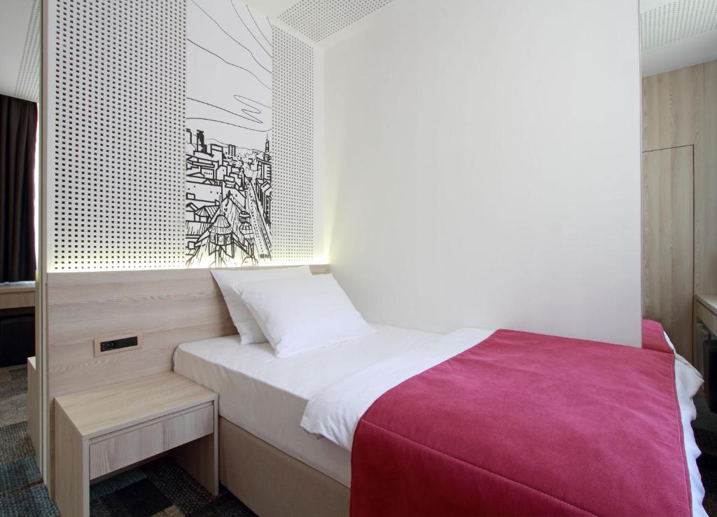 Postel nebo postele na pokoji v ubytování Hotel Cosmopolit