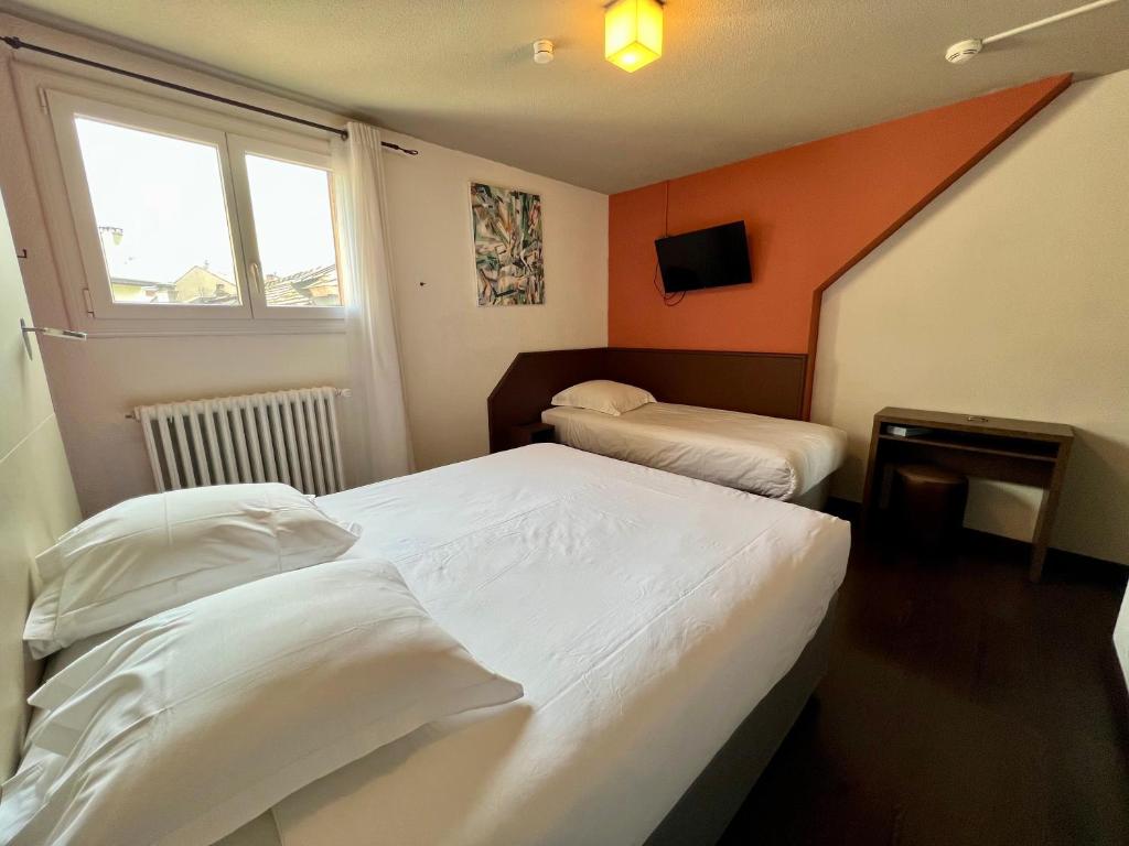 Hotel Thonon Centre Le Comte Rouge - Triple Room