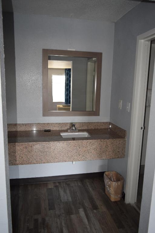 Americas Best Value Inn & Suites in Murfreesboro - 双人间 - 带两张双人床