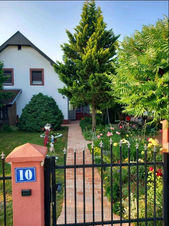 a house with a gate with a no sign on it at Studio apartmani Tanja in Bela Crkva